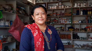 Photo of सौराहाः हार्डवेयर पसल्नी राममाया भन्छिन्, ‘हजुरको बोली लागोस्’ (भिडियो)