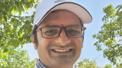 Photo of शर्माजी, जो चीनमा खिचडी खाइरहेका छन्